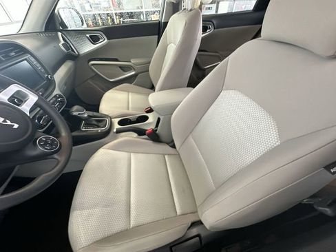 Certified 2022 Kia Soul LX w/ Technology Package image 15