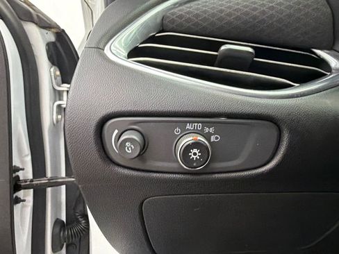 Used 2017 Chevrolet Malibu LT image 29