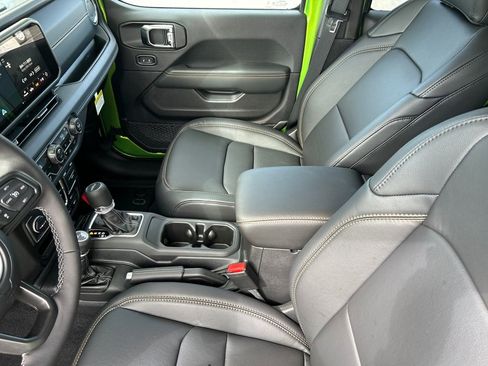 New 2025 Jeep Gladiator High Tide image 5