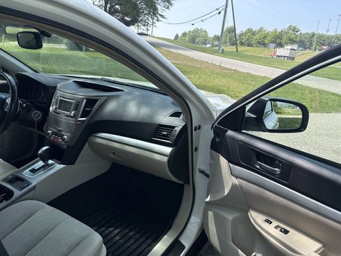 Used 2014 Subaru Outback 2.5i Premium w/ Moonroof Package AWD/4WD image 34