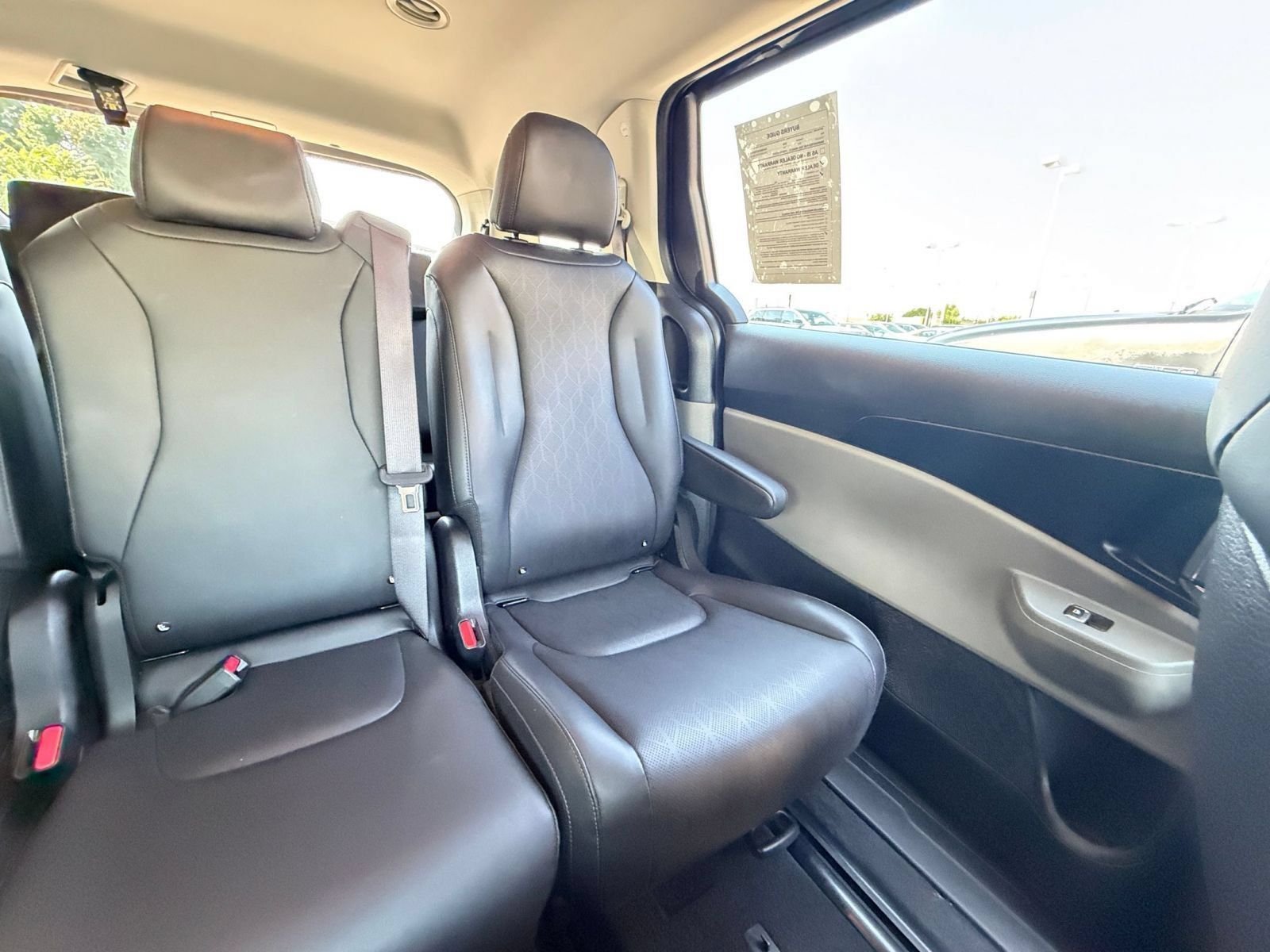 Used 2026 Kia Carnival FWD image 36