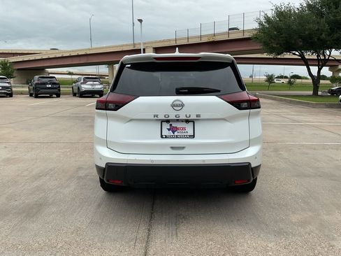 Used 2025 Nissan Rogue SV FWD image 6