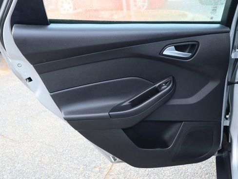 Used 2014 Ford Focus SE w/ Equipment Group 201A image 10