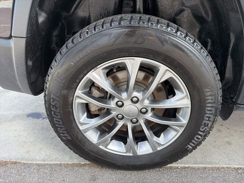 Used 2021 Jeep Cherokee Latitude Lux w/ Sun & Sound Group image 56