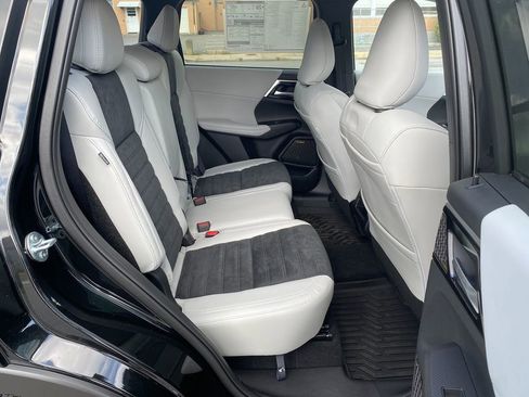 New 2025 Mitsubishi Outlander SE image 27