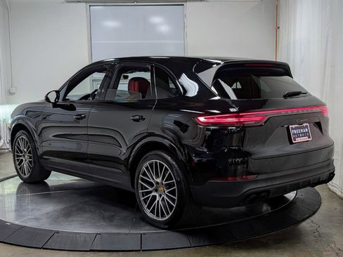 Used 2023 Porsche Cayenne Platinum Edition image 7