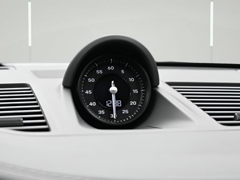 Certified 2024 Porsche 911 Carrera RWD image 13