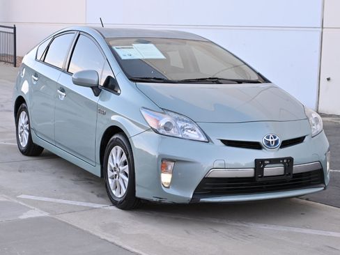 Used 2014 Toyota Prius Prime Plug-In Hybrid FWD image 9