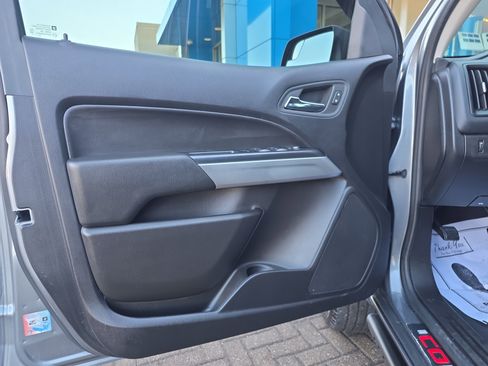 Used 2022 Chevrolet Colorado LT w/ LT Convenience Package image 13