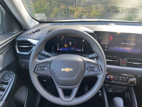 Used 2025 Chevrolet TrailBlazer LT image 32