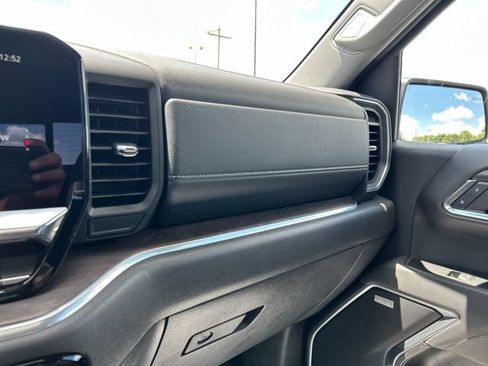 Used 2025 GMC Sierra 1500 SLT w/ SLT Premium Plus Package AWD/4WD image 40