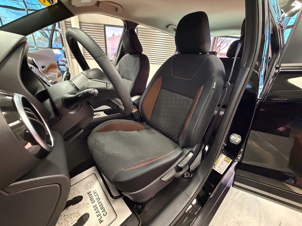 Used 2023 Nissan Kicks SR FWD image 8