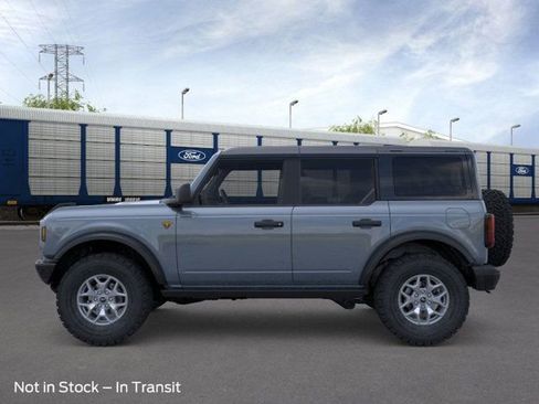 New 2025 Ford Bronco Badlands image 3
