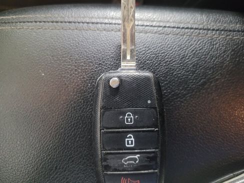 Used 2020 Kia Sportage LX AWD/4WD image 32
