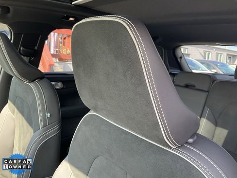 Used 2023 Volvo XC40 Recharge Plus image 18