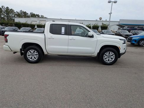 Used 2023 Nissan Frontier SV w/ Tow Package image 2