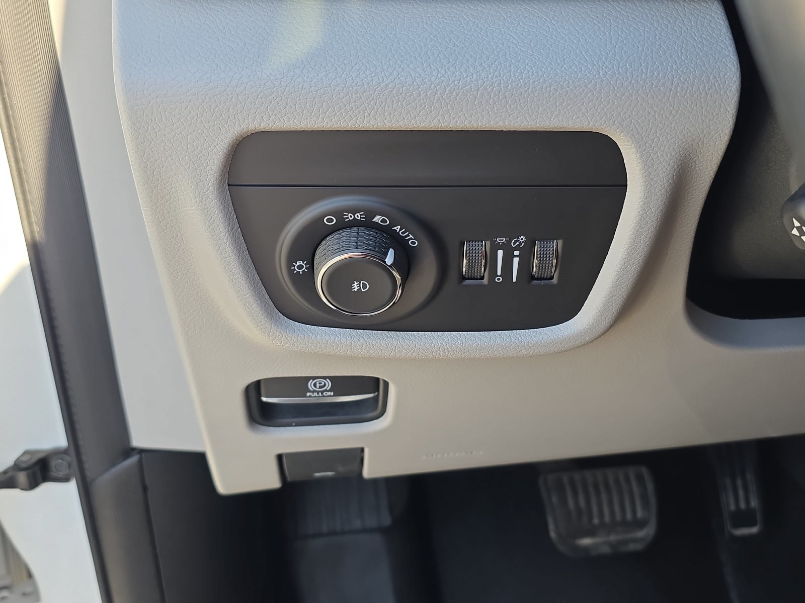 Used 2021 Jeep Grand Cherokee L Overland w/ Luxury Tech Group IV AWD/4WD image 23