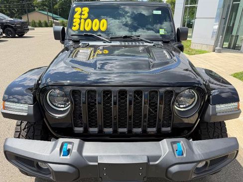 Used 2023 Jeep Wrangler Unlimited Rubicon 4xe w/ Cold Weather Group AWD/4WD image 5