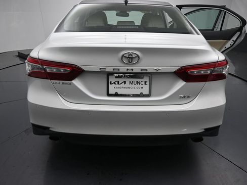 Used 2018 Toyota Camry XLE FWD image 9