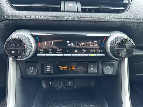 Used 2022 Toyota RAV4 XLE w/ XLE Grade Weather Package AWD/4WD image 18