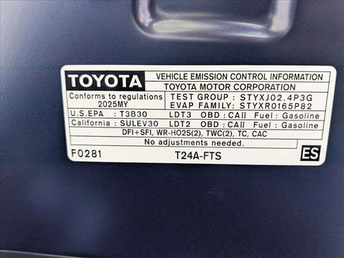 Used 2025 Toyota Grand Highlander AWD image 26