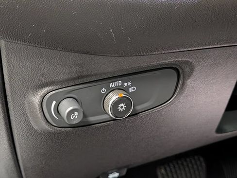 Used 2021 Chevrolet Equinox LS FWD image 16