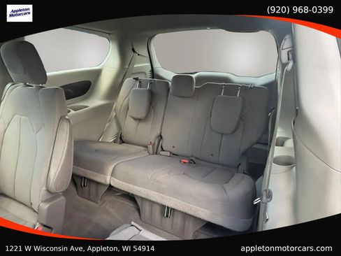 Used 2018 Chrysler Pacifica Touring Plus FWD image 26