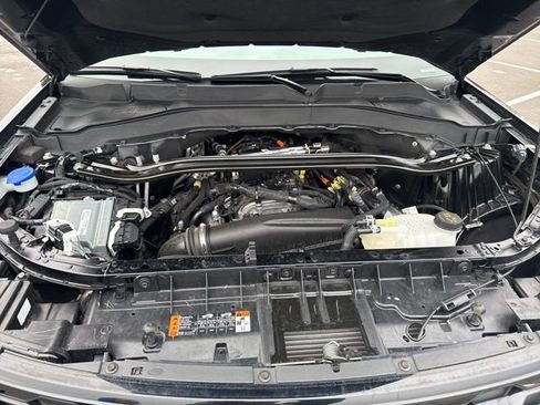 Used 2025 Ford Explorer ST-Line w/ ST-Line Street Pack image 10