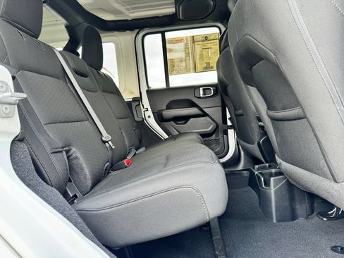 Used 2021 Jeep Wrangler Unlimited Sahara w/ Uconnect 4C Nav & Sound Group AWD/4WD image 14
