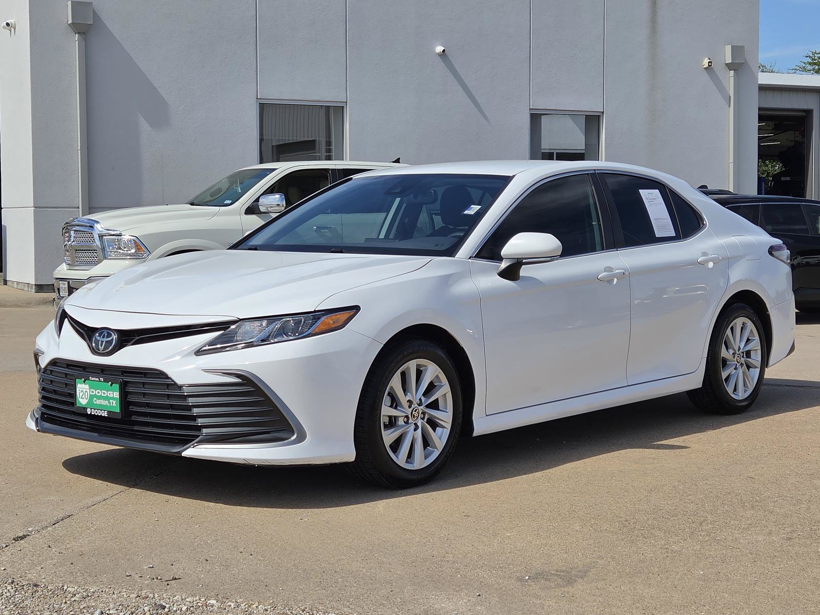 Used 2024 Toyota Camry LE w/ Convenience Package FWD image 4