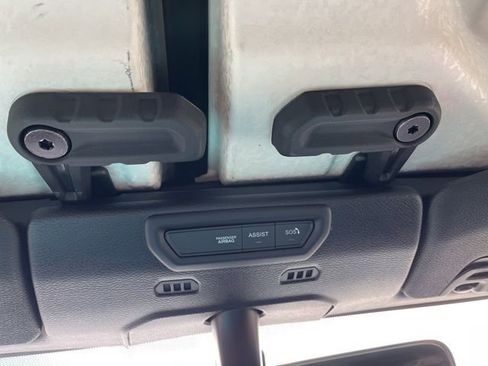 Used 2023 Jeep Gladiator Rubicon w/ Cold Weather Group image 31