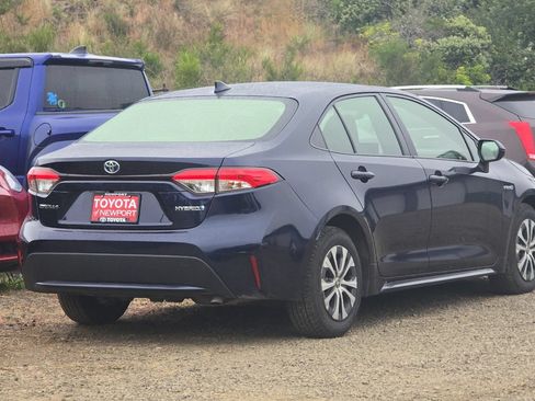 Used 2021 Toyota Corolla LE FWD image 4
