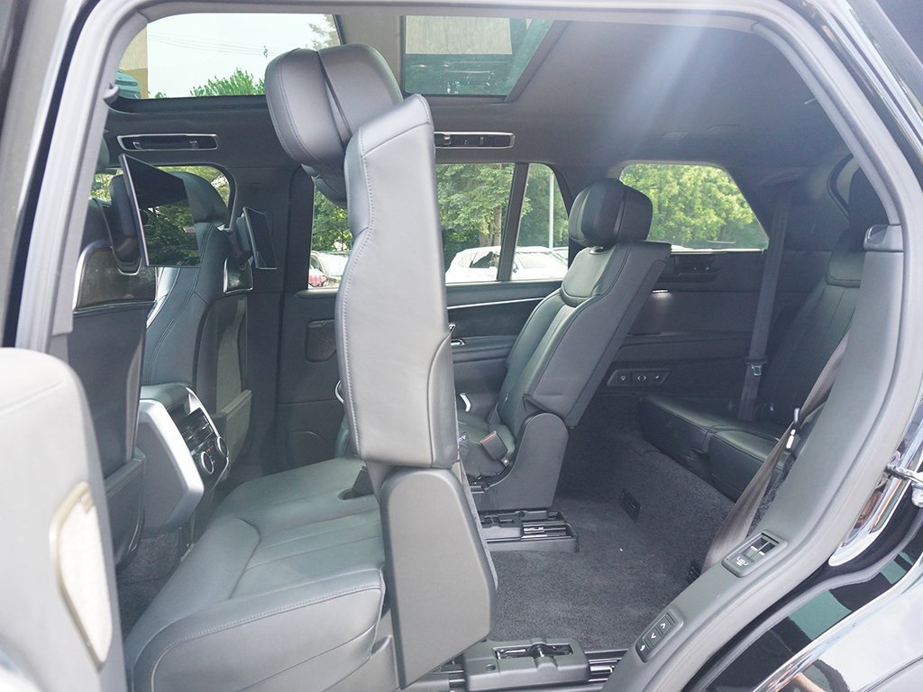 Used 2024 Land Rover Range Rover Long Wheelbase Autobiography AWD/4WD image 50