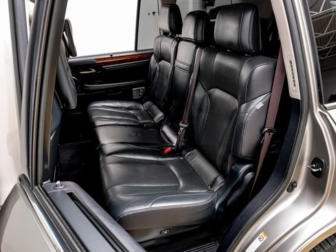 Used 2019 Lexus LX 570 4WD w/ Luxury Package image 33
