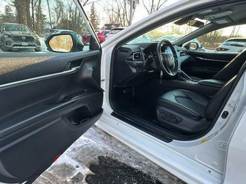 Used 2021 Toyota Camry SE image 24