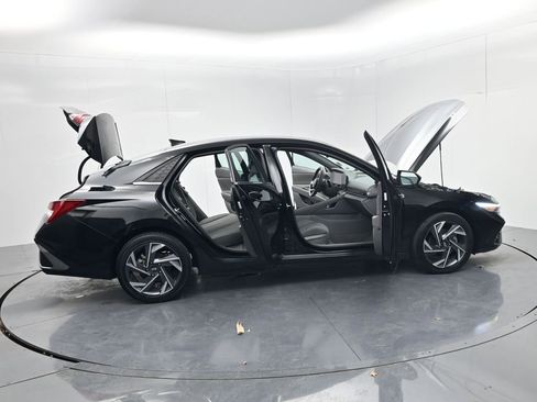 Used 2025 Hyundai Elantra SEL image 52