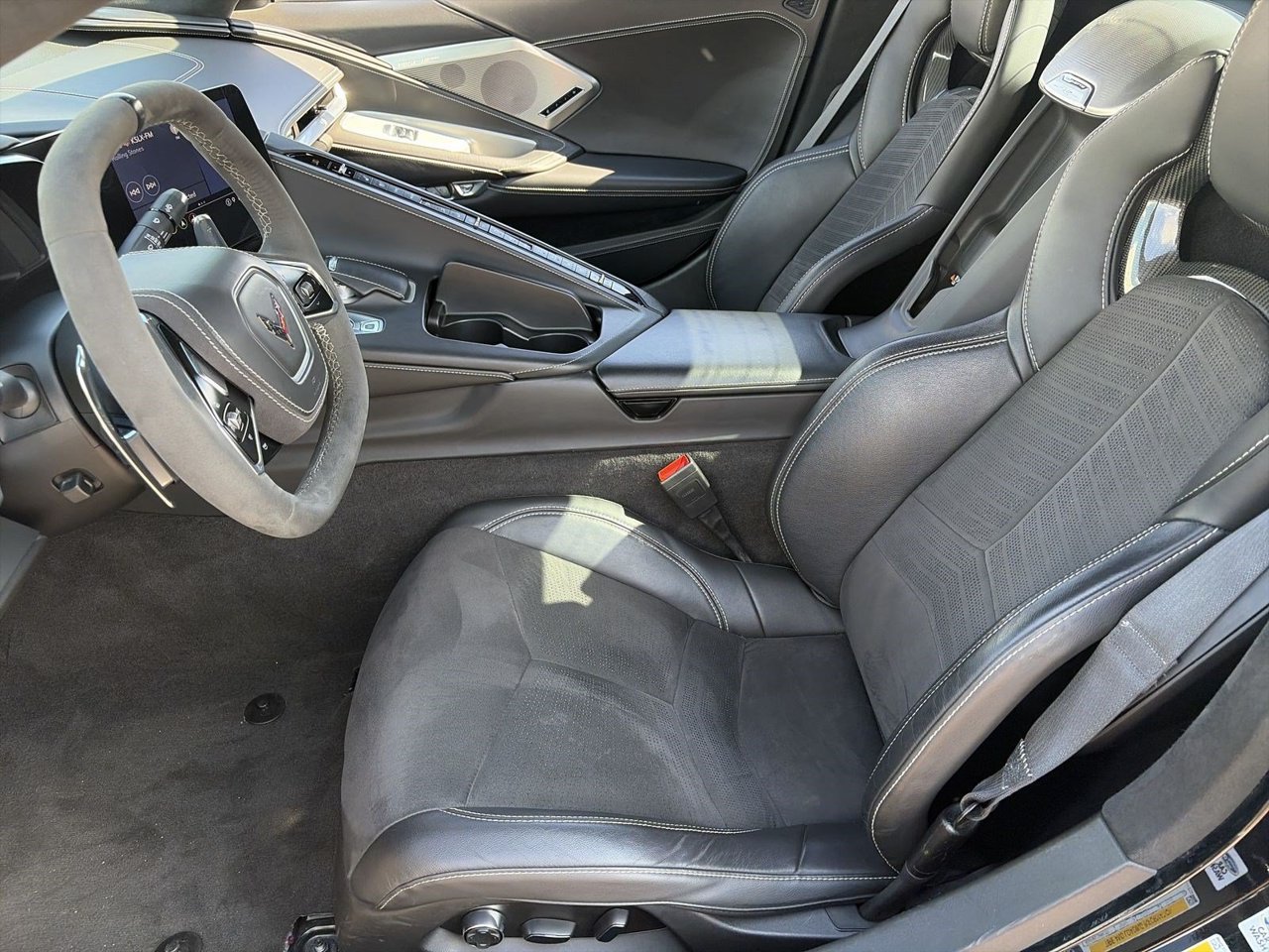 Used 2023 Chevrolet Corvette Stingray Premium Conv w/ Z51 Performance Package RWD image 13
