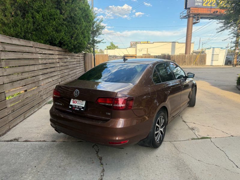 Used 2016 Volkswagen Jetta SE FWD image 5
