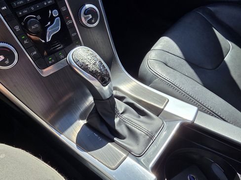 Used 2015 Volvo XC60 T5 Premier w/ Proximity Package image 21