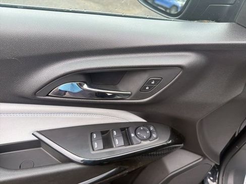 Used 2025 Chevrolet Trax LT FWD image 11