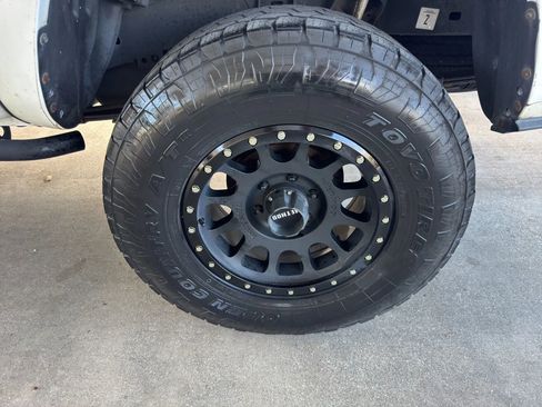 Used 2018 Toyota Tacoma SR image 37