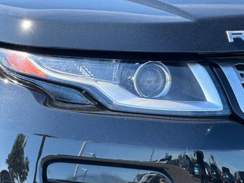 Used 2019 Land Rover Range Rover Evoque SE image 42