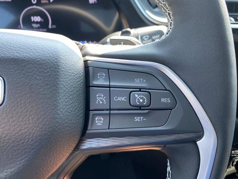 New 2025 Jeep Grand Cherokee Altitude image 15