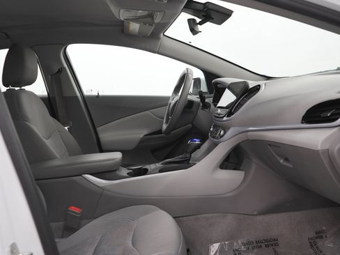 Used 2017 Chevrolet Volt LT w/ Comfort Package FWD image 11