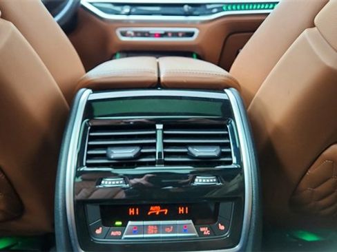 Used 2024 BMW X7 xDrive40i w/ Executive Package image 56