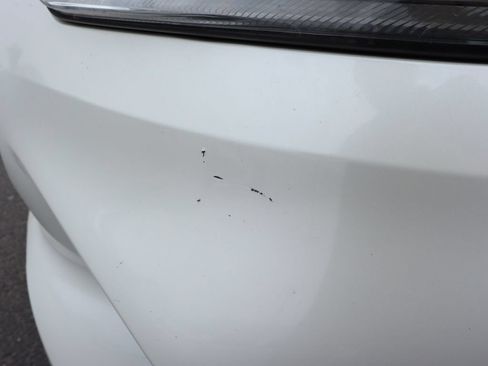 Used 2021 Toyota Highlander LE FWD image 23