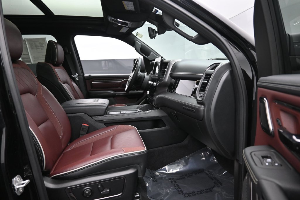 Used 2025 RAM 1500 Limited AWD/4WD image 32