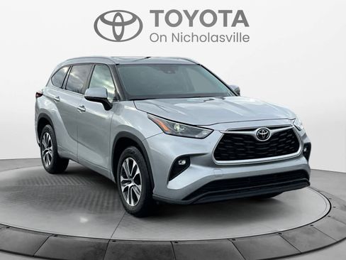 Used 2024 Toyota Highlander XLE image 8