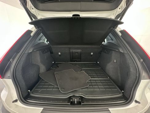 Used 2026 Volvo XC40 B5 Plus AWD/4WD image 25