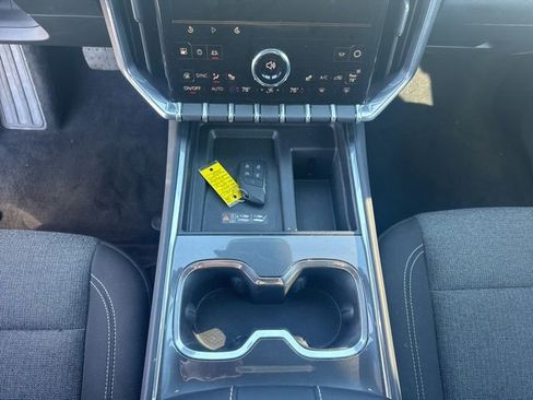 Used 2025 GMC Acadia Elevation image 13